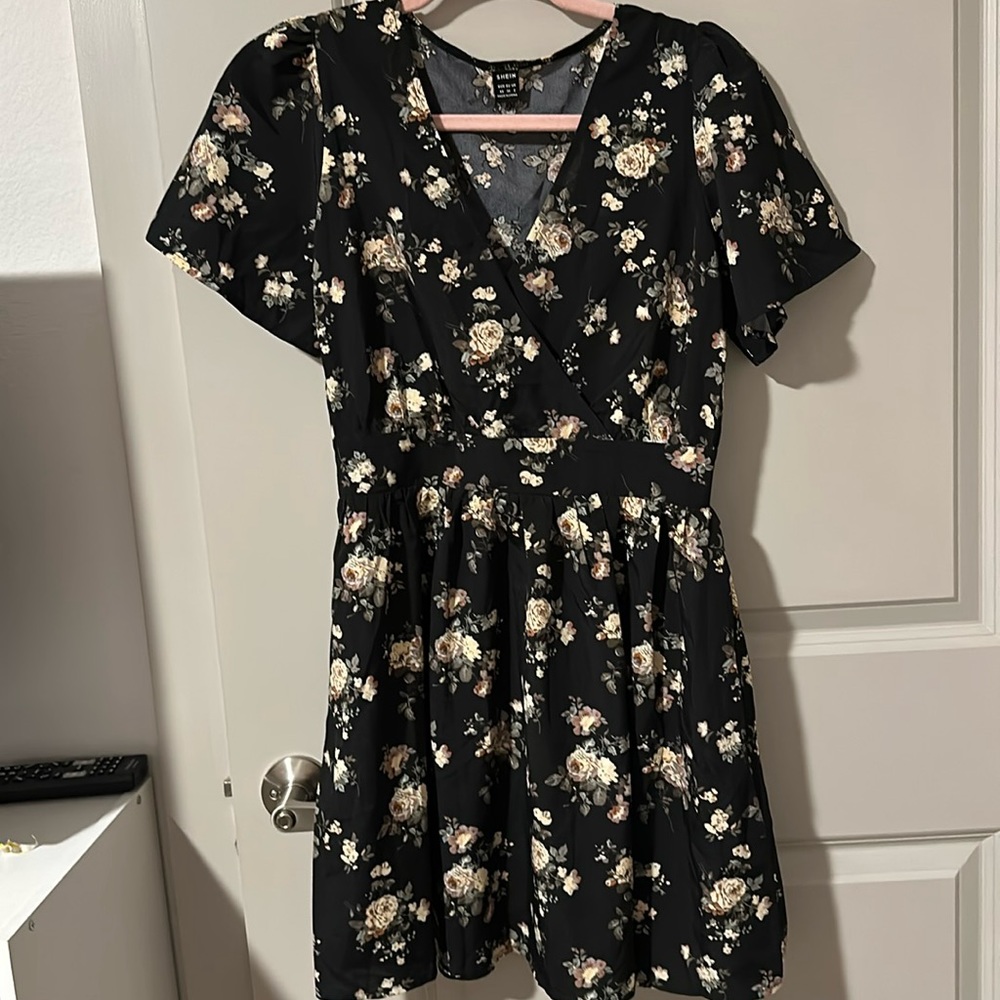 Black floral dress. SHEIN brand. Size Xs.